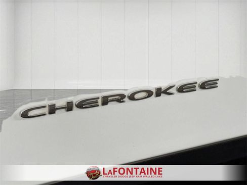 Used 2019 Jeep Cherokee Limited image 10