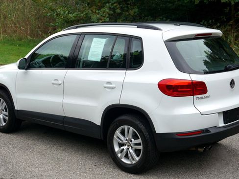 Used 2016 Volkswagen Tiguan S image 3