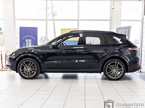 Used 2023 Porsche Cayenne w/ Premium Package AWD/4WD image 6