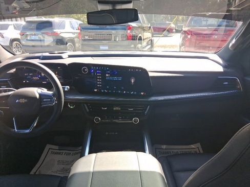 Certified 2025 Chevrolet Suburban Premier image 23