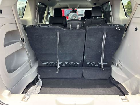 Certified 2024 Chrysler Pacifica Touring-L FWD image 17