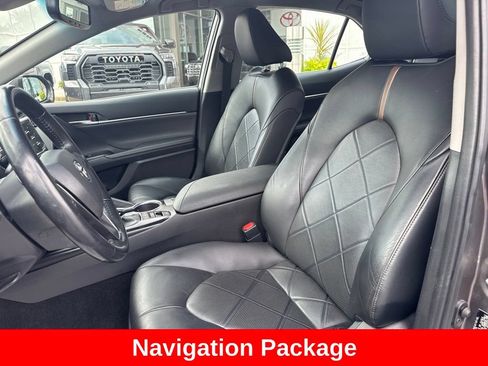 Used 2019 Toyota Camry XLE w/ Navigation Package FWD image 12