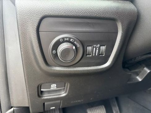 Used 2023 Jeep Grand Cherokee Altitude RWD image 26