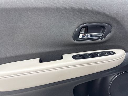 Used 2020 Honda HR-V LX image 33