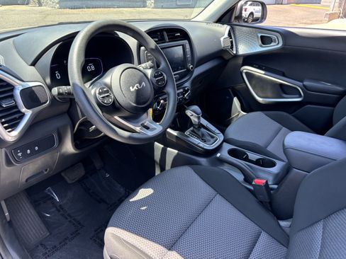 Certified 2025 Kia Soul LX w/ LX Technology Package FWD image 16