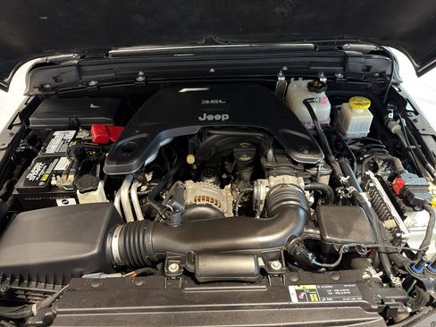 Used 2020 Jeep Gladiator Sport w/ Quick Order Package 24S image 11