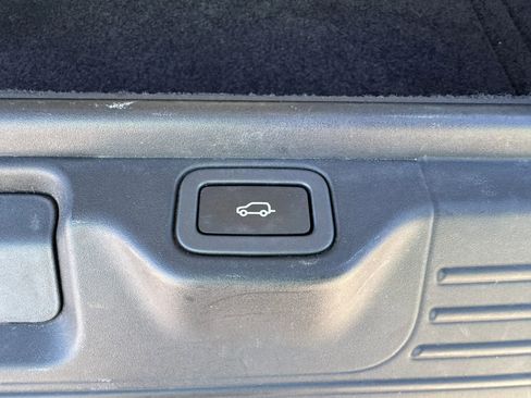 Used 2019 Land Rover Range Rover HSE image 32