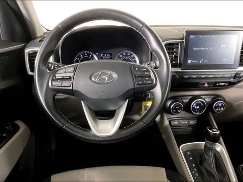 Used 2022 Hyundai Venue SEL FWD image 4