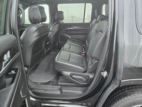 Used 2023 Jeep Wagoneer 4WD w/ Premium Group I image 8