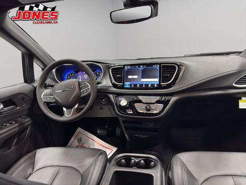 New 2026 Chrysler Pacifica Select image 19