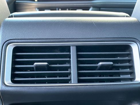 Used 2024 Volkswagen Atlas Cross Sport SE image 24