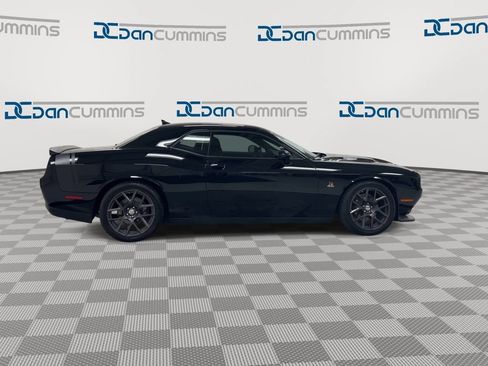 Used 2016 Dodge Challenger R/T Scat Pack RWD image 9