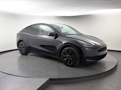 Used 2024 Tesla Model Y Long Range RWD image 9