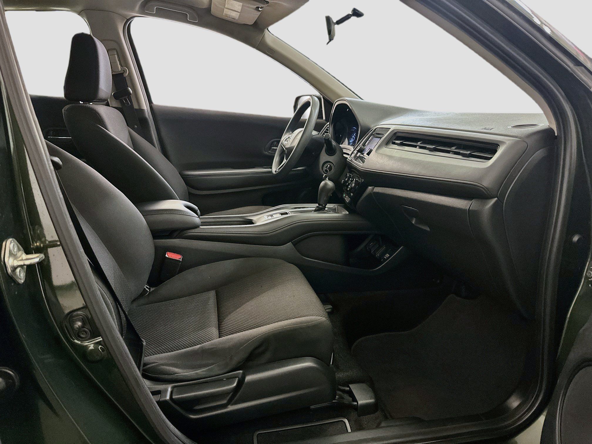 Used 2018 Honda HR-V LX image 31
