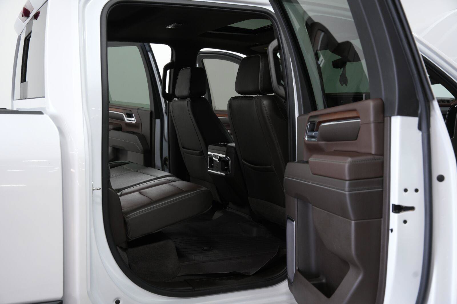 Certified 2024 GMC Sierra 2500 Denali w/ Denali Reserve Package AWD/4WD image 15