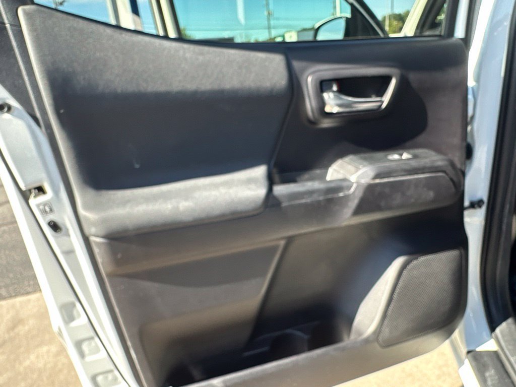 Used 2019 Toyota Tacoma TRD Sport AWD/4WD image 39