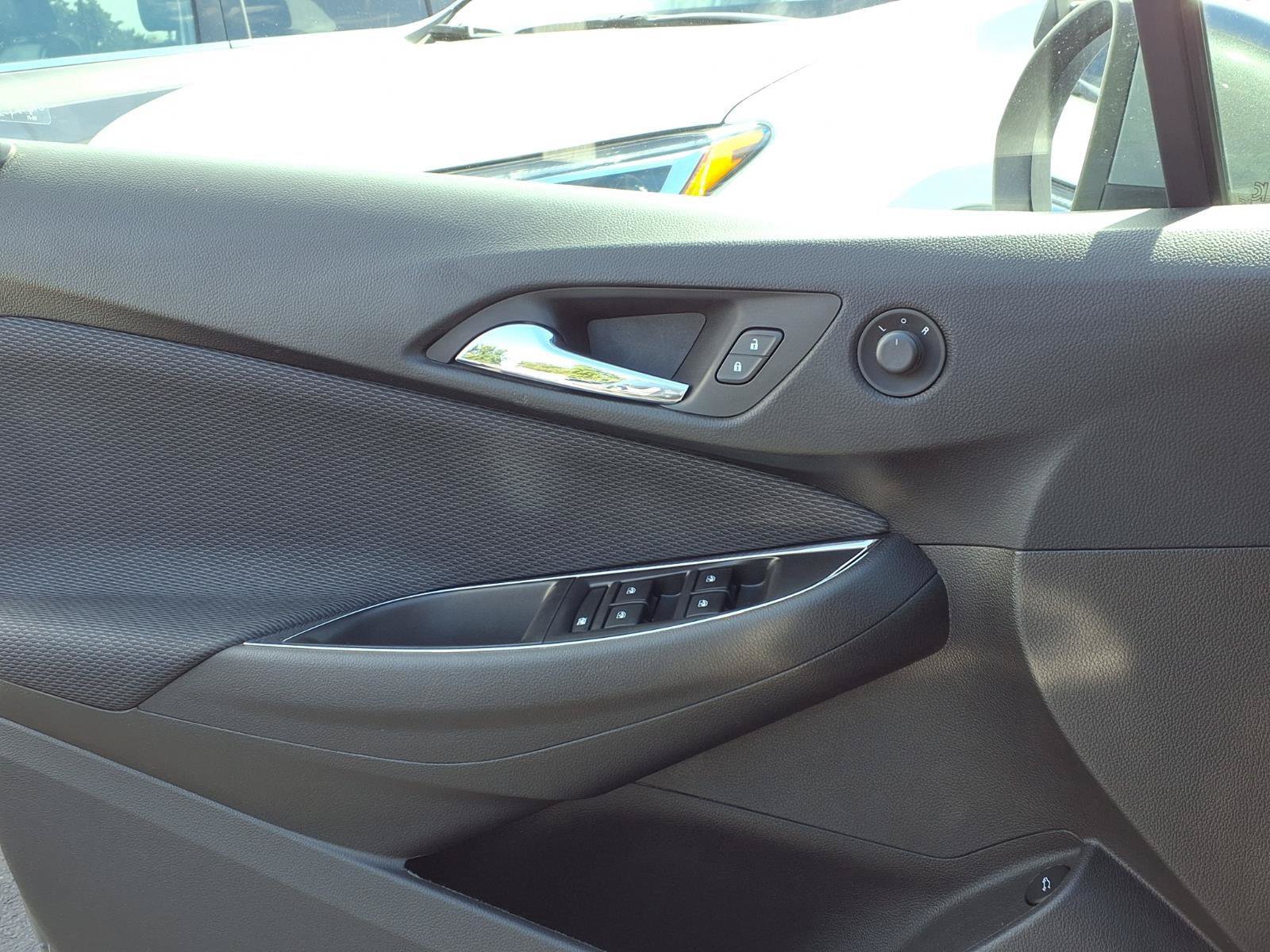 Used 2018 Chevrolet Cruze LT w/ Convenience Package FWD image 16