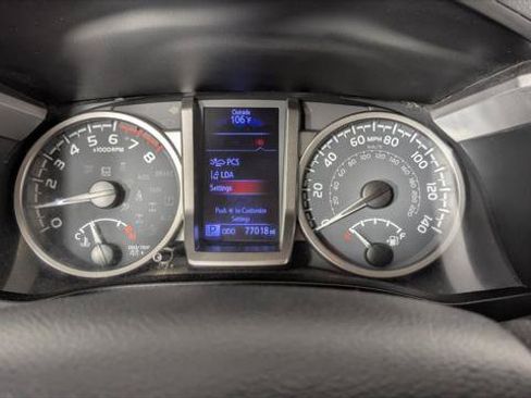 Used 2020 Toyota Tacoma SR5 RWD image 26