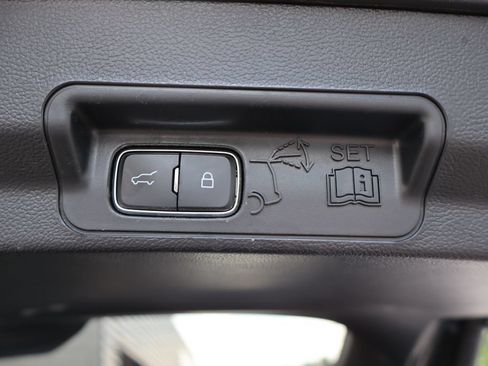 Used 2024 Ford Explorer XLT AWD/4WD image 27