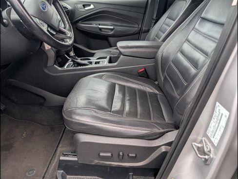 Used 2017 Ford Escape SE w/ SE Leather Comfort Package FWD image 5
