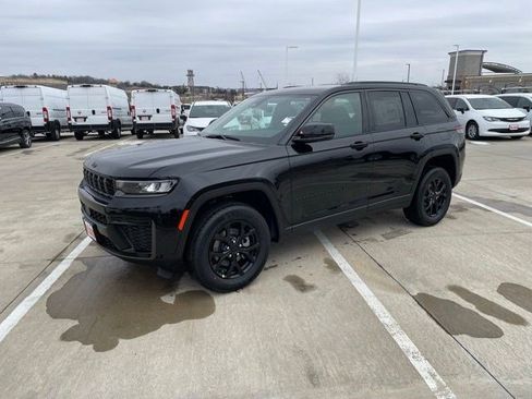 New 2026 Jeep Grand Cherokee Altitude AWD/4WD image 1