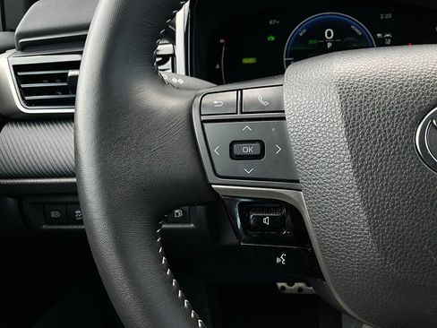 Used 2025 Toyota Camry SE image 33