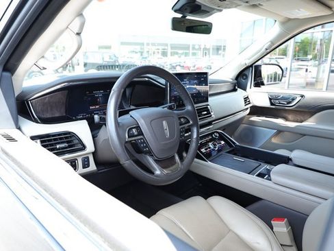 Used 2023 Lincoln Navigator Reserve AWD/4WD image 27
