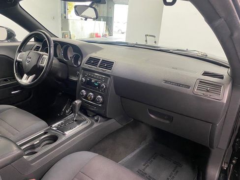 Used 2012 Dodge Challenger SXT image 25