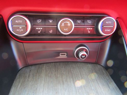 Used 2019 Alfa Romeo Stelvio Ti AWD/4WD image 28