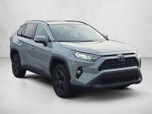 Used 2021 Toyota RAV4 XLE w/ Convenience Package FWD image 3