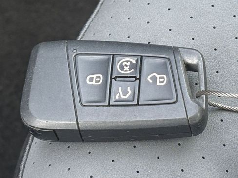 Used 2025 Volkswagen Jetta SE FWD image 21