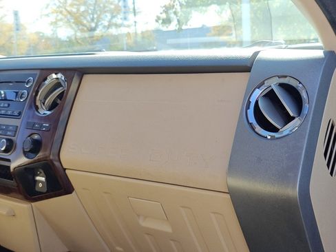 Used 2011 Ford F250 Lariat image 26