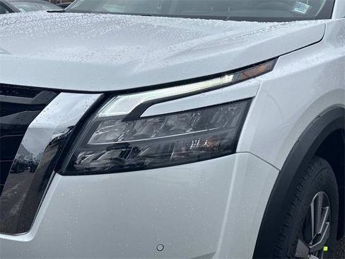 New 2025 Nissan Pathfinder SL image 10