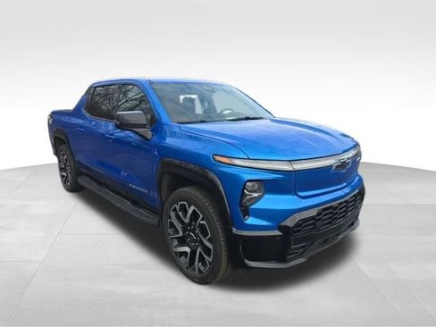 Used 2025 Chevrolet Silverado EV RST image 9