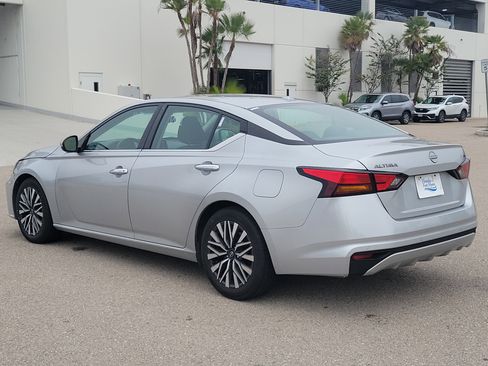 Used 2023 Nissan Altima 2.5 SV image 4