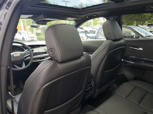 Certified 2023 Cadillac XT4 Luxury w/ Cold Weather Package FWD image 14