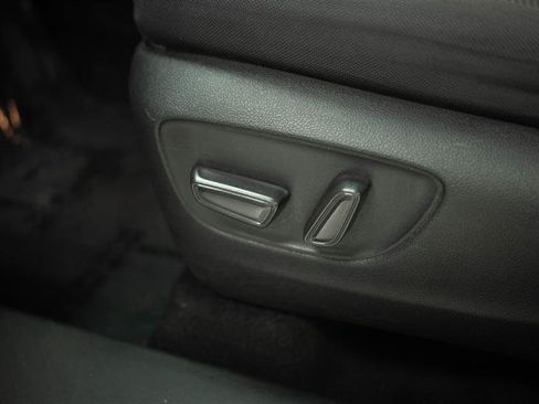 Used 2021 Toyota Highlander LE AWD/4WD image 12