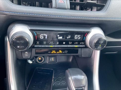 Used 2025 Toyota RAV4 SE AWD/4WD image 29