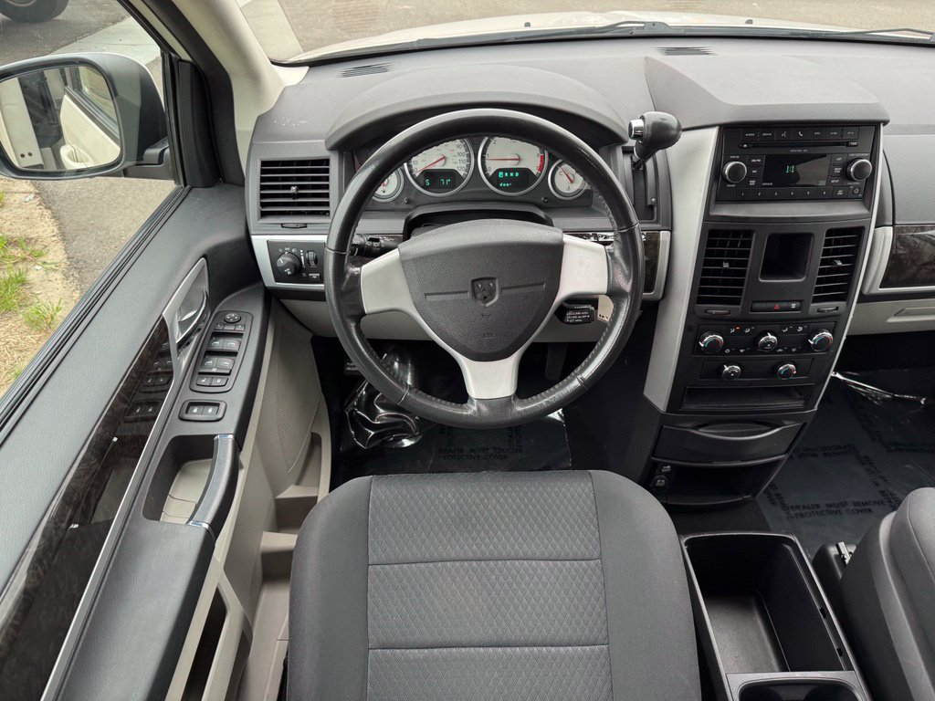 Used 2010 Dodge Grand Caravan SXT FWD image 11