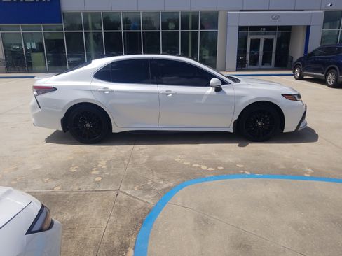 Used 2021 Toyota Camry XSE FWD image 8