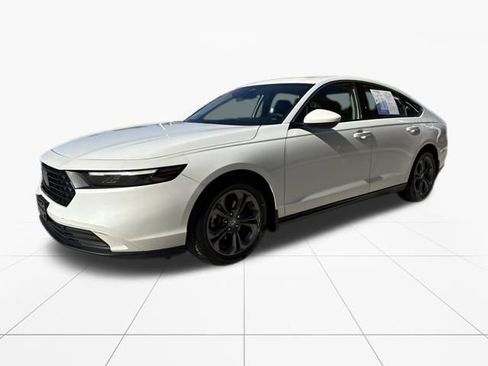 Used 2023 Honda Accord EX image 3