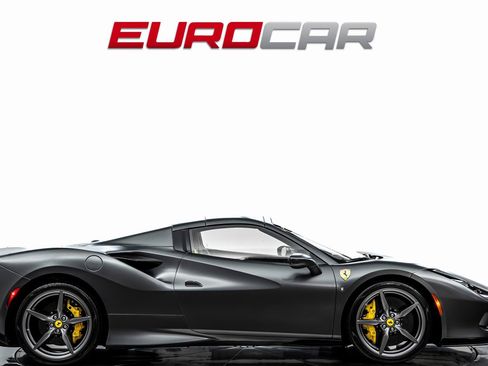 Used 2022 Ferrari F8 Tributo image 8