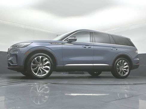 Used 2025 Lincoln Aviator AWD image 39
