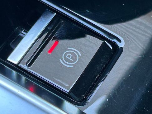 Used 2022 Audi e-tron Premium Plus w/ Premium Plus Package image 41