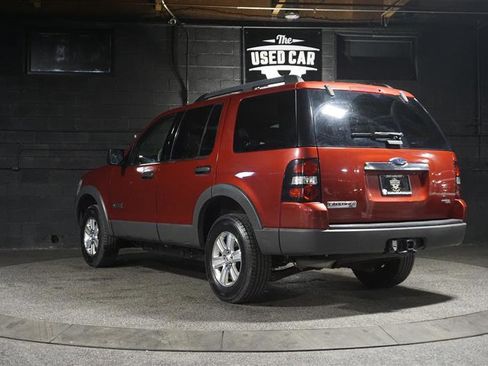 Used 2006 Ford Explorer XLT image 3