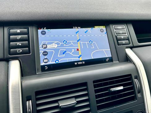 Used 2018 Land Rover Discovery Sport HSE image 33