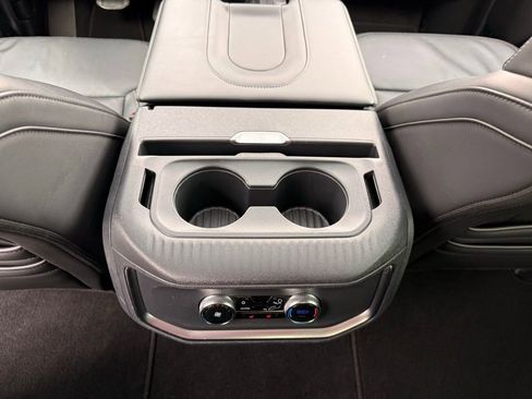 Used 2025 Ford Expedition Platinum image 40