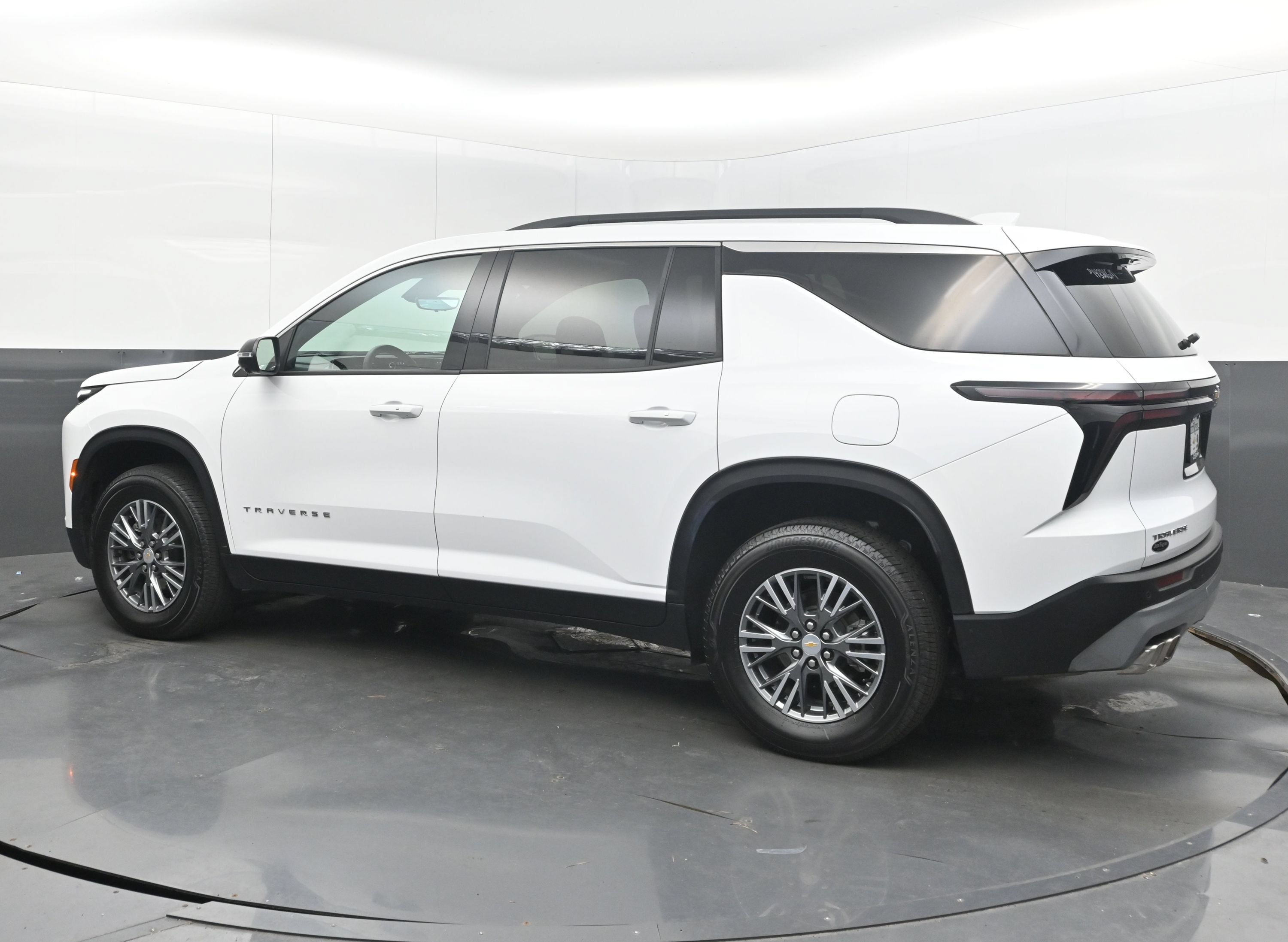 Certified 2026 Chevrolet Traverse LT w/ Driver Confidence Package FWD image 7