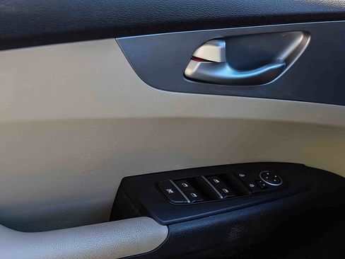 Certified 2023 Kia Forte LXS w/ LXS Technology Package image 16