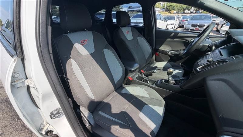 Used 2017 Ford Focus ST FWD image 8